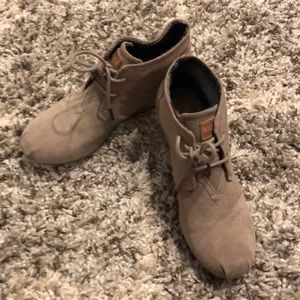 Toms desert booties